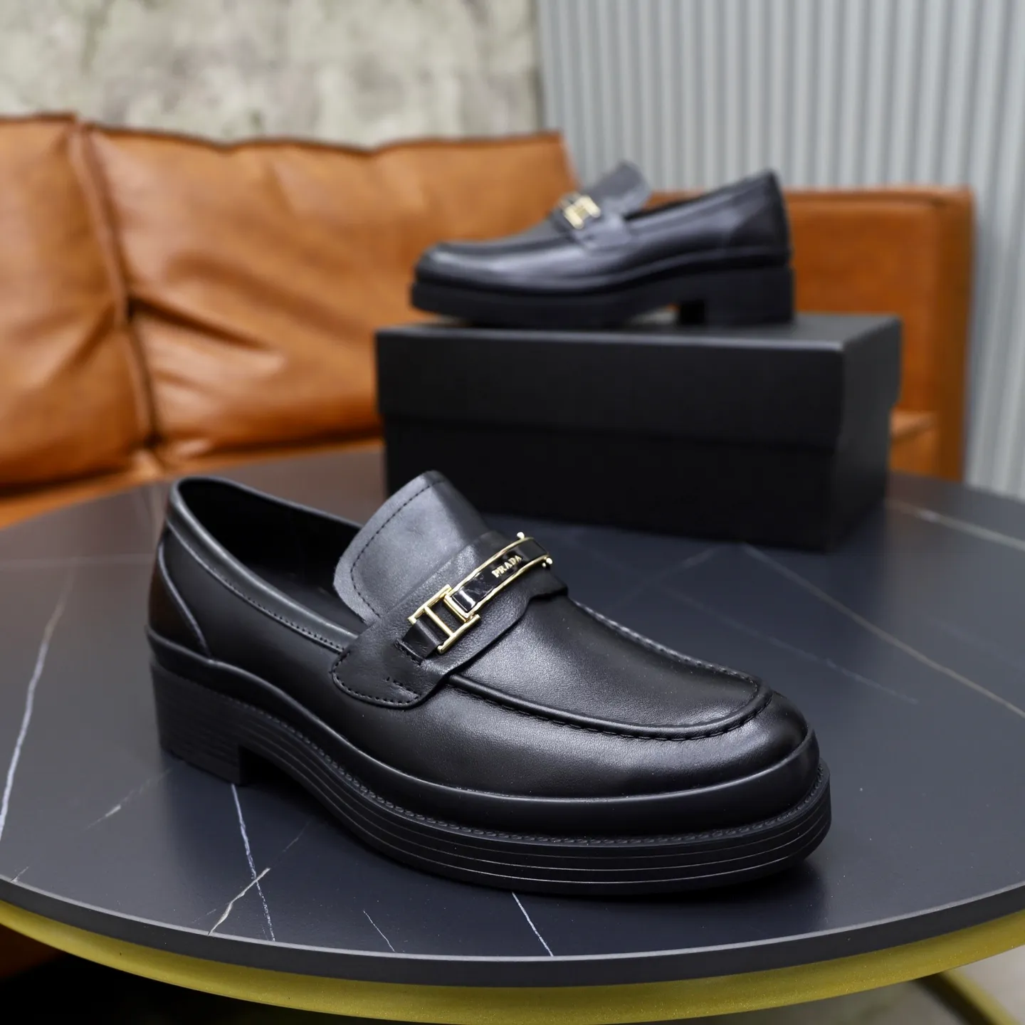 Men's shoes: 540💰🙅‍♂️🙅‍♂️🙅‍♂️ Brand: PRADA Standard code: Men's code 38-44 (45 can be customized) Grade: Same style as the official website Original order quality Material: Original cowhide surface Comfortable sheepskin lining Original outsole Style category: Men's fashionable casual leather shoes Distinguished big-name luxury elements Top luxury Color: actual picture color